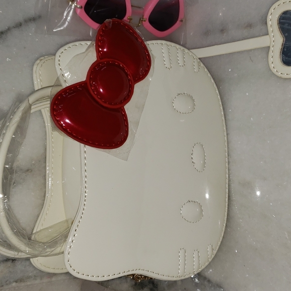 Cut girls  purse. - Picture 2 of 3